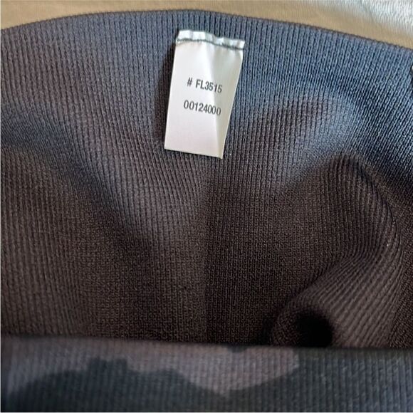 Spanx NWT Look at me now leggings in camo size small - Picture 6 of 8